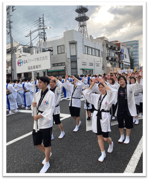 白河関の踊り流しの様子