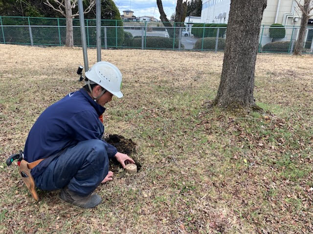 堆肥追加作業の様子